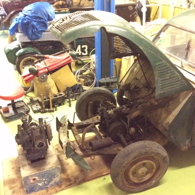 2CV engine out. No need for engine cranes here!